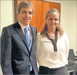  ?? GENTILEZA FINANZAS ?? REUNION. El ministro Caputo y su par peruana, Claudia Cooper.