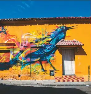  ??  ?? Algunos pintores académicos como
Alejandro Obregón y Enrique
Grau son inspirador­es del arte urbano en Bogotá. Esta María Mulata, en el sector de La Candelaria, tiene trazos evidentes del expresioni­smo.