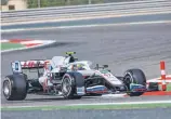  ?? FOTO: ANTONIN VINCENT/IMAGO IMAGES ?? Kurzer Test-Einstand: Mick Schumacher am Freitagvor­mittag in Bahrain.
