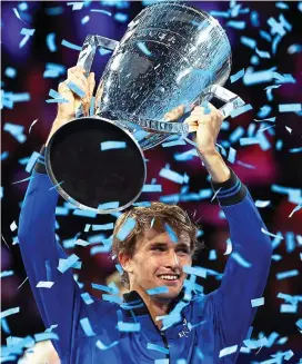  ?? GETTY IMAGES ?? Smart Alex: Zverev lifts the Laver Cup for Team Europe