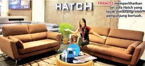  ??  ?? FRANCES memperliha­tkan set sofa Hatch yang layak dimenangi oleh pengunjung bertuah.