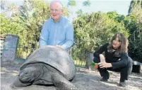  ?? ORLANDO SENTINEL FILE 2007 ?? Peter Pritchard at his Oviedo compound with his wife, Sibille, and one of their Galapagos tortoises.