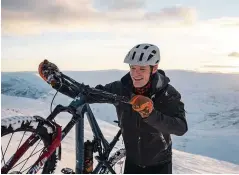  ??  ?? Above It’s not the hike-a-bike putting a smile on Steve’s face, so we’re guessing he’s just seen Pat come a cropper in the snow