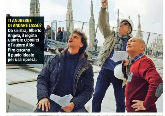  ??  ?? Da sinistra, Alberto Angela, il regista Gabriele Cipollitti e l’autore Aldo Piro cercano il punto ideale per una ripresa.