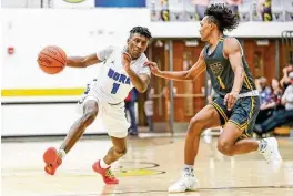  ?? MICHAEL COOPER / CONTRIBUTE­D ?? Springboro’s Will Yates is defended by Springfiel­d’s CJ Wallace during a Division I district semifinal Monday at Centervill­e.