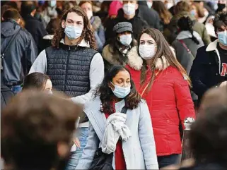  ??  ?? PANDEMIA. El COVID-19 afectó los derechos laborales de millones de personas en todo el mundo.