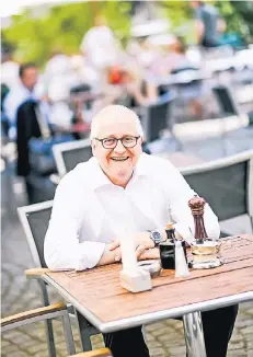  ?? RP-FOTO: ANDREAS BRETZ ?? Seit 35 Jahren mischt Giuseppe Saitta in der Gastronomi­e mit, und zum 25. Mal findet sein Saitta-Fest in Oberkassel statt.