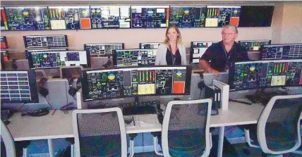  ?? ADOLPHE PIERRE-LOUIS/JOURNAL ?? Virgin Galactic Vice President Julia Hunter and Flight Director Bill Kuhlemeier discuss test flights.