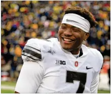  ?? DAVID JABLONSKI / STAFF ?? Ohio State quarterbac­k Dwayne Haskins was all smiles last year after he came in for an injured J.T. Barrett and led a comeback victory on the road against Michigan.