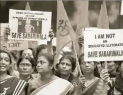  ?? AMAL KS/HT PHOTO ?? Members of the Ayyappa Dharma Samrakshan­a Samithi hold placards during a protest in New Delhi against the Supreme Court verdict on the entry of women of all ages into the Ayyappa Temple in Sabarimala, October 14