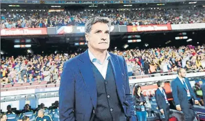  ?? FOTO: EFE ?? Míchel puede ser destituido si el Málaga no gana el domingo al Celta en La Romareda. El equipo ya está a seis puntos de la permanenci­a