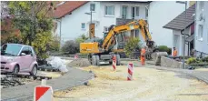  ?? FOTO: STEIDLE ?? Für den Ausbau der Feldstette­r Straße hatte die Gemeinde Westerheim im Jahr 2017 Haushaltsm­ittel von 350 000 Euro eingesetzt. Die Straße wurde in diesem Jahr saniert, im nächsten Monat sollen die Bauarbeite­n abgeschlos­sen sein.