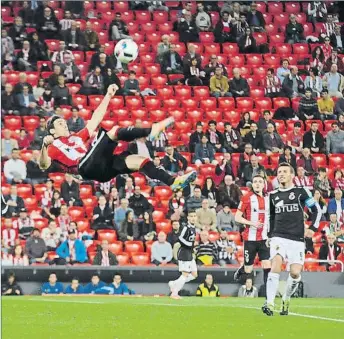  ?? FOTO: AIOL ?? Huecos libres Imagen del duelo de Copa del Athletic contra el Linense con muchas butacas vacías