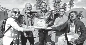  ??  ?? Ajith Bopitiya (centre) receives a memento of appreciati­on from PSHRM officials at the seventh HR Boot Camp in Islamabad, Pakistan