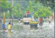  ?? PTI ?? A fruit vendor pushes his cart through floodwater­s at Rajendra Nagar in Patna on Sunday.