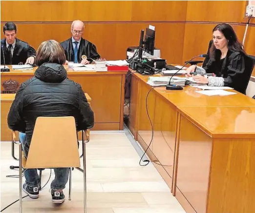  ?? ABC ?? Francisco, con el pelo largo, en un juicio contra él en la Audiencia de Barcelona