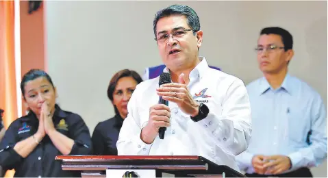  ?? FOTO: MARVIN SALGADO ?? El presidente Juan Orlando Hernández anunció ayer en una comparecen­cia de prensa la iniciativa de destinar 615 millones de lempiras para los migrantes hondureños retornados, también para los afectados por las lluvias y la sequía a nivel nacional.