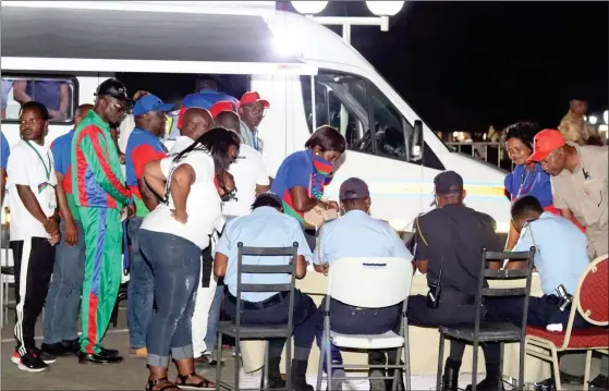  ?? Photo: Emmency Nuukala ?? Thick of things… Swapo congress delegates queue before voting last night.