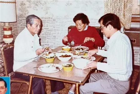  ??  ?? Dedicated work: An old picture of Ong (right) dining with the late Toh Puan Goh Sing Yeng and Tun Dr Lim Chong Eu. He was Dr Lim’s personal assistant for 21 years. Ong (left) served till the very end.