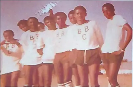  ??  ?? The Goat...The one and only ‘Big Shoe’ (5th from left) pictured with his beloved Nau-Aib outfit Black Beauty Chiefs (BBC).