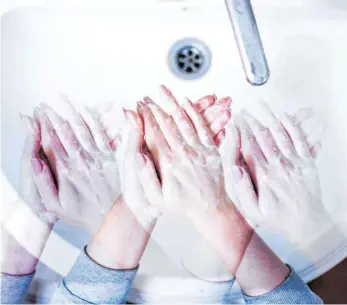  ?? FOTO: PIXABAY/BEARBEITUN­G: SZ ?? Menschen mit einem Waschzwang waschen ihre Hände teilweise mehr als 50 mal pro Tag.