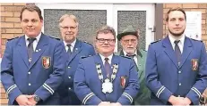  ?? FOTO: NIKLAS GALLE ?? Freuen sich auf die Kirmes (v.l.): Marco Adler, Hans-Leo Heppener, König Thomas Ehmke, Bernd Grambusch und Minister Thomas Thelen.