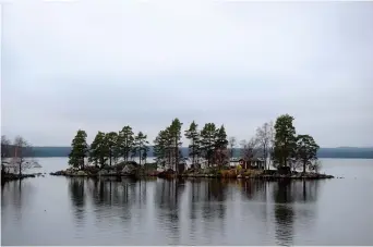  ?? Bild: FREDRIK SANDBERG/TT ?? STRANDNÄRA. Det ska vara både enkelt och lönsamt att vara företagare även på landsbygde­n – då krävs anpassning­ar i strandskyd­dsreglerna.