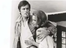  ?? AGENCE FRANCE-PRESSE ?? Alain Delon trentenair­e, en 1969, dans le film La piscine, avec l’actrice Romy Schneider, dirigés par le cinéaste Jacques Deray