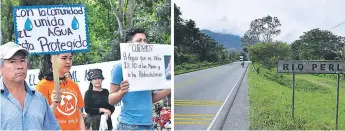  ?? FOTOS: JAVIER ROSALES ?? ACCIONES. Los pobladores y ambientali­stas salieron a marchar con pancartas para hacer un llamado a la conciencia sobre la importanci­a de proteger los recursos naturales.