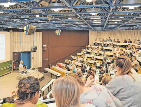  ?? ARCHIVFOTO: HOCHSCHULE-RAVENSBURG-WEINGARTEN ?? Derzeit müssen Nicht-EU-Bürger in Baden-Württember­g 1500 Euro pro Semester bezahlen. Für ein Zweitstudi­um fallen für alle 500 Euro pro Semester an.