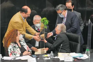  ?? /LAURA LOVERA ?? La titular de Gobernació­n, Olga Sánchez Cordero, recibió una planta de mariguana en su comparecen­cia en el Senado