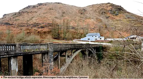  ?? ?? > The ancient bridge which separates Abercregan from its neighbour, Cymmer