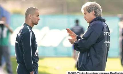  ??  ?? ELOGIO. Técnico dos azuis aprendeu com JJ no Restelo