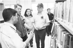  ??  ?? Tangau with Dusing (second left) visiting the Borneo Theologica­l Seminary library.