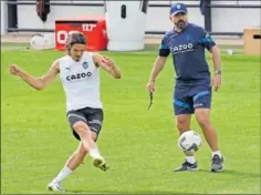  ?? ?? Cavani, en un entrenamie­nto con el Valencia.