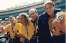  ?? Bild: JACK MIKRUT ?? HJÄLTAR. Tomas Brolin, Henke Larsson, Thomas Ravelli och Kennet Andersson efter 4–0-segern mot Bulgarien i bronsmatch­en 1994.