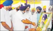  ?? HT PHOTO ?? SAD president Sukhbir Singh Badal paying tributes to Harchand Singh Longowal on Sunday.