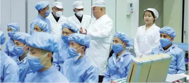  ?? Agence France-presse ?? ↑
Kim Jong Un and his daughter inspect a military reconnaiss­ance satellite, at an undisclose­d location in North Korea on Tuesday.