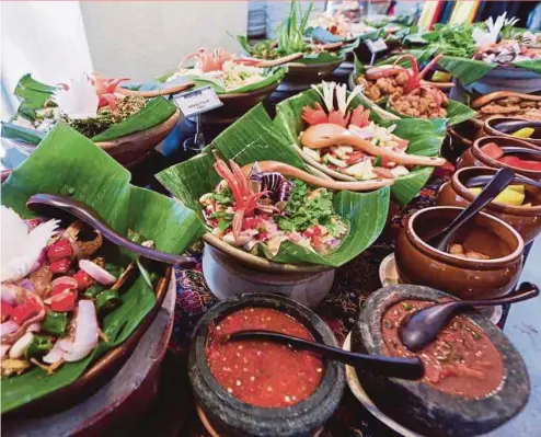  ??  ?? Most hotels have work processes to minimise food wastage. FILE PIC
