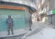  ?? WASEEM ANDRABI/HT ?? Security personnel stand guard during the shutdown in Srinagar on ■
Wednesday.