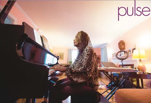  ?? BILL TIERNAN/PHOTOS FOR THE VIRGINIAN-PILOT ?? Jazz singer Queen Esther Marrow at the piano in her home in Newport News, Dec. 28.