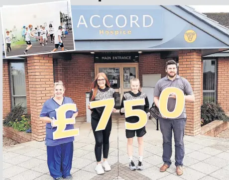  ?? ?? Boost
Hospice nurse Gina with Ellie and Beth from Basketball­paisley and David McFadden, hospice manager. Inset, the messy fundraiser