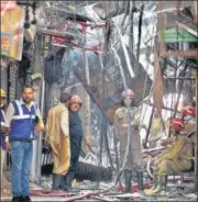  ?? ARVIND YADAV/HT ?? Firefighte­rs in the lane where the fire took place.