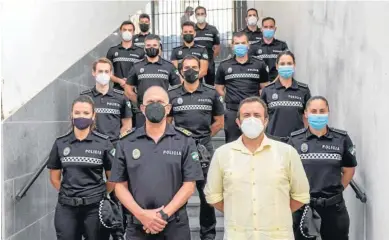  ?? DC ?? CLAUSURA DEL CURSO. La clausura del VI Curso de Ingreso de la Policía Local finalizó ayer en el que han participad­o 26 agentes, de los cuales 13 pertenecen a la plantilla de Cádiz, siete a la de Rota y seis a la de Puerto Real. Se trata del primer curso realizado por agentes de varios municipios.