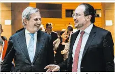  ??  ?? Hahn, Schallenbe­rg: EU-Kommissar und Interimsau­ßenministe­r