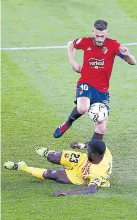  ??  ?? Umtiti, en la falta a Roberto Torres que supuso la amarilla al francés.