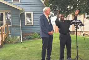  ?? SOPHIE CARSON/MILWAUKEE JOURNAL SENTINEL ?? Homeowner Westley Jackson Jr. gestures Sunday as he describes his leaking roof before it was fixed last year with the help of a no-interest loan from the city. Milwaukee Mayor Tom Barrett, left, proposes directing $3 million in federal COVID relief funds to the loan program. It would be part of $30 million for housing initiative­s.