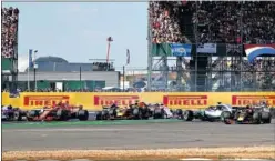  ??  ?? POLÉMICA. El contacto de Raikkonen con Hamilton creó discordia.