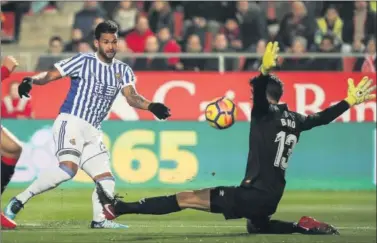  ??  ?? EL 0-1. Willian José supera a Bono con un disparo con la pierna izquierda desde dentro del área.