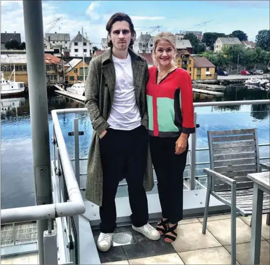  ?? FOTO: STAVANGER AFTENBLAD ?? Skuespille­r Sverrir Gudnason og regissør Camilla Strøm Henriksen var til stede på filmfestiv­alen i Haugesund for å vise fra den kommende filmen Føniks.